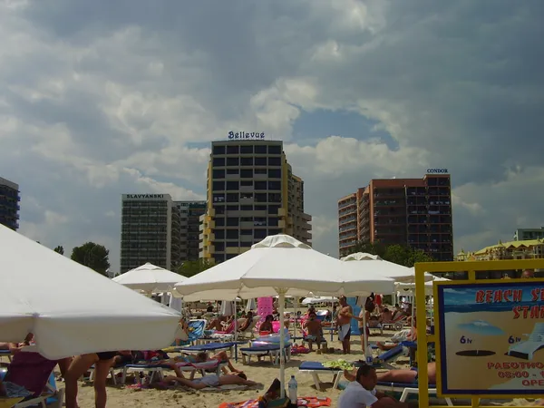 Sun-Drenched Start to the Week: Coastal Breezes and Clear Skies Ahead